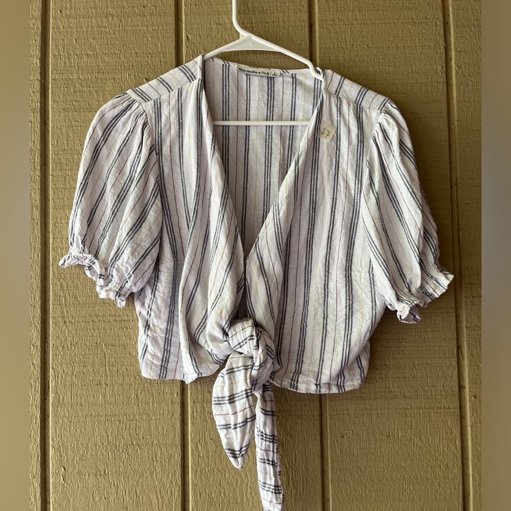 Abercrombie & fitch L tie front crop top